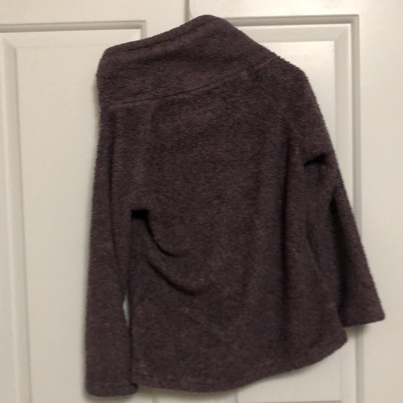 Girls O’Neill sweater. - Picture 2 of 4